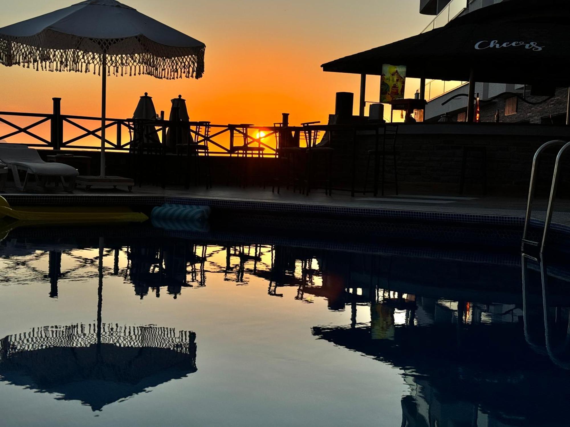 Suhan Seaport Hotel Кушадасъ Екстериор снимка