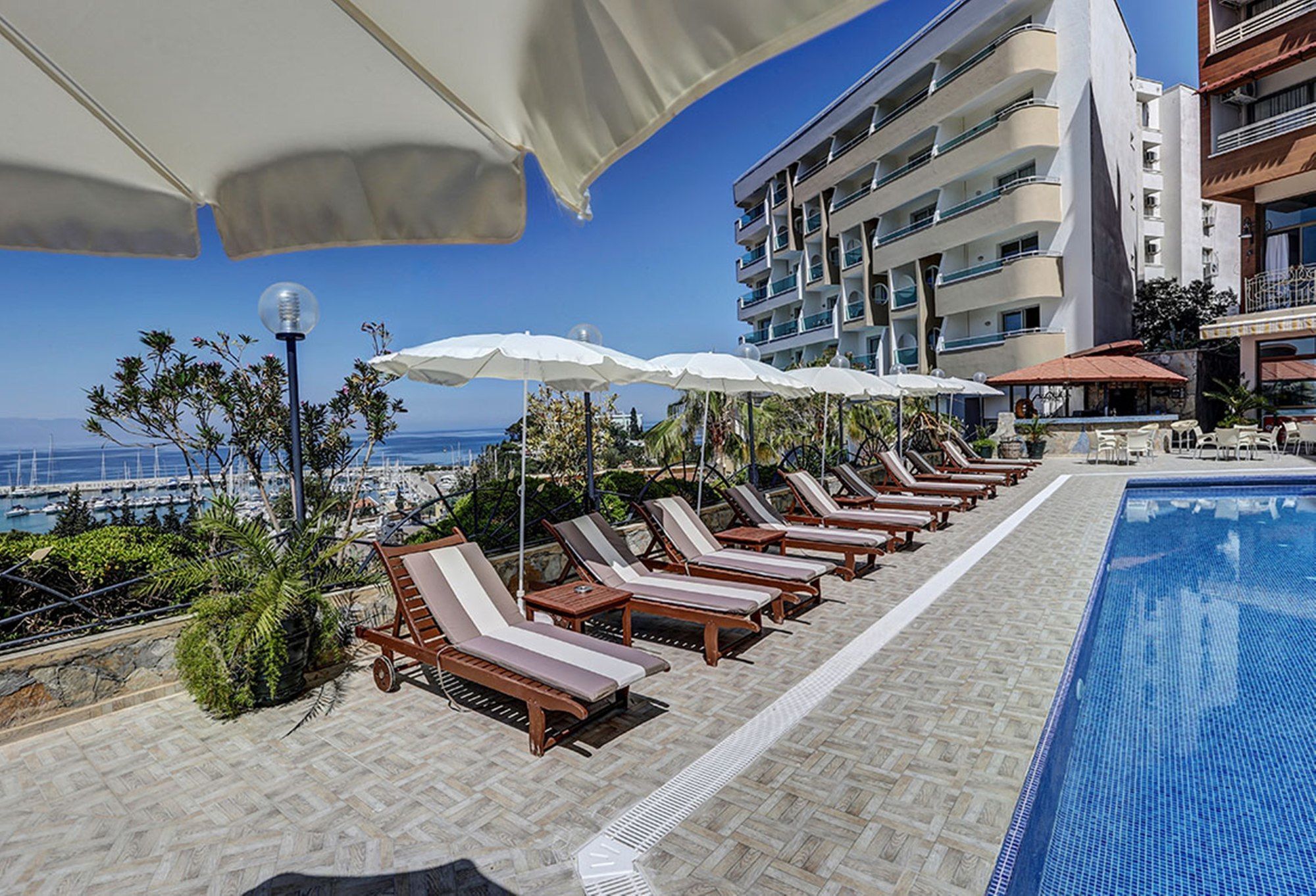 Suhan Seaport Hotel Кушадасъ Екстериор снимка