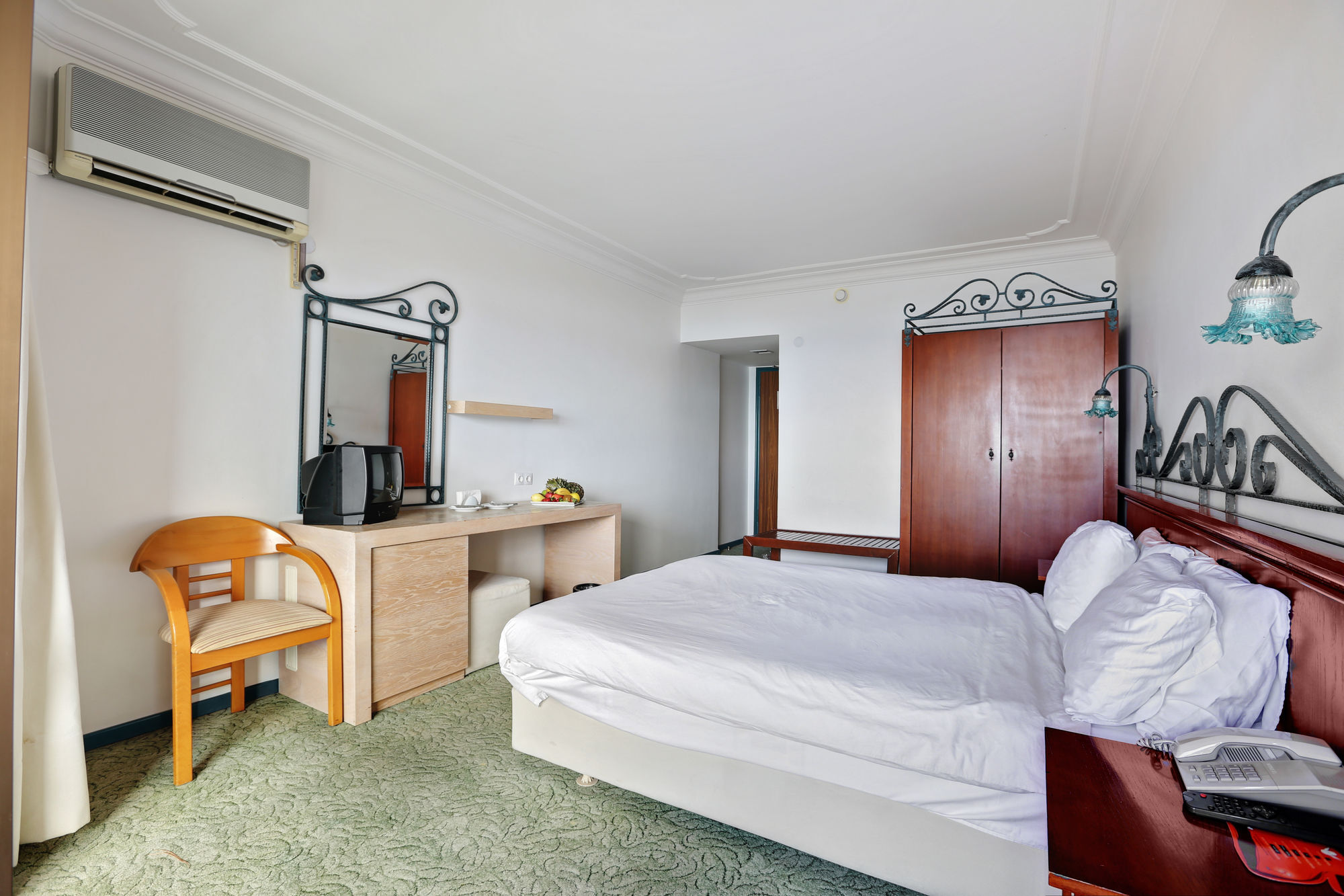 Suhan Seaport Hotel Кушадасъ Екстериор снимка